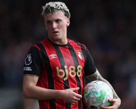 Bournemouth defender Álex Jiménez